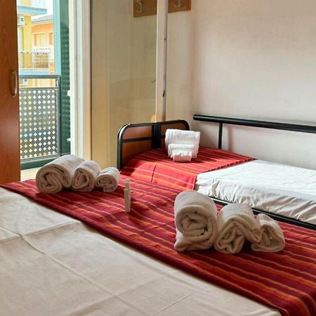 Hotel Caruso Римини Екстериор снимка