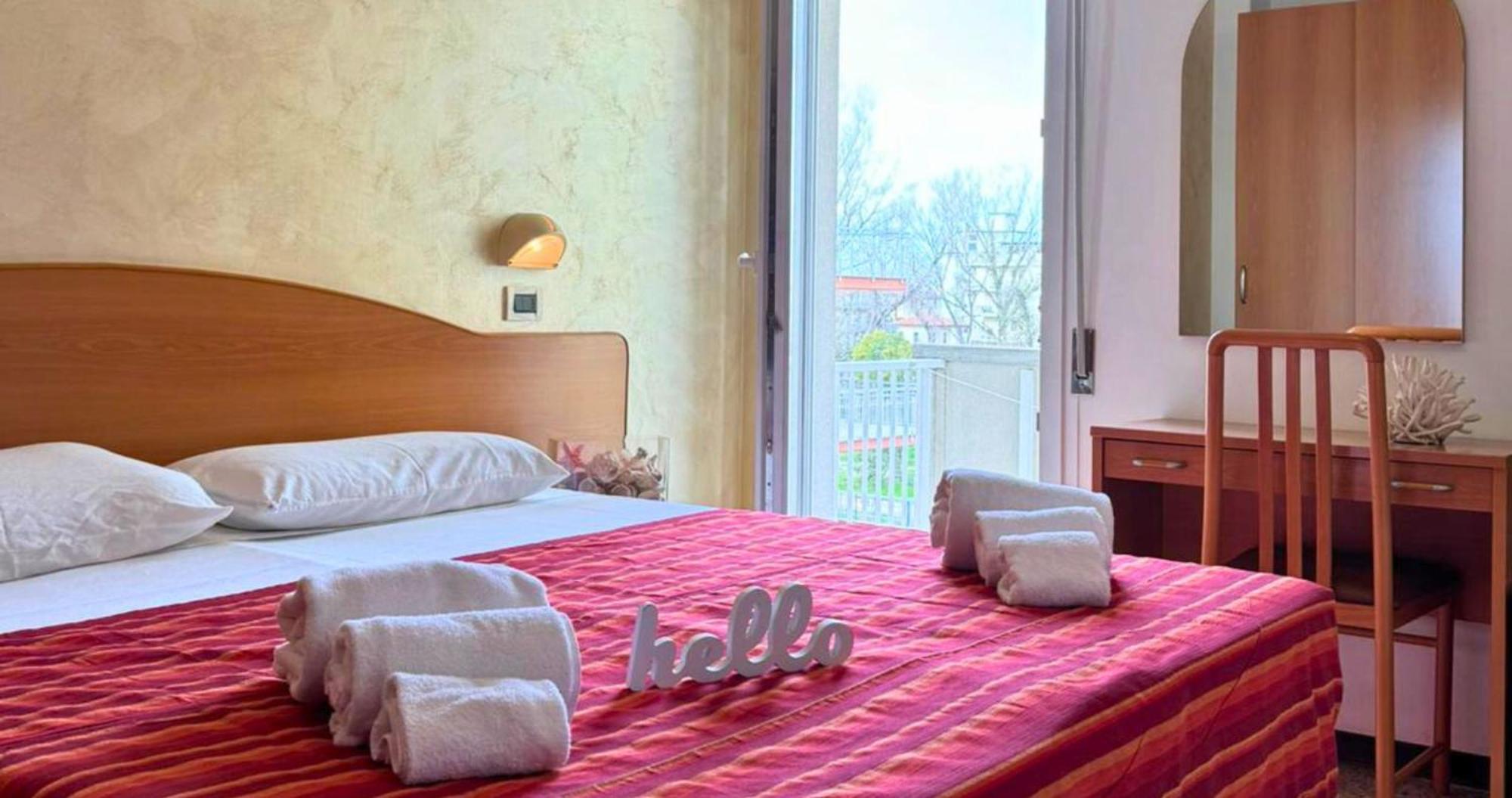 Hotel Caruso Римини Екстериор снимка