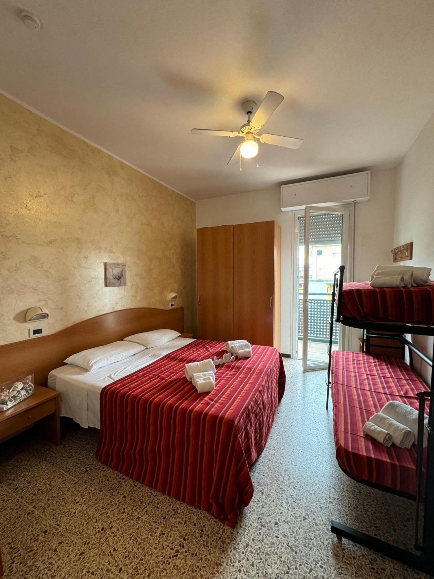 Hotel Caruso Римини Екстериор снимка