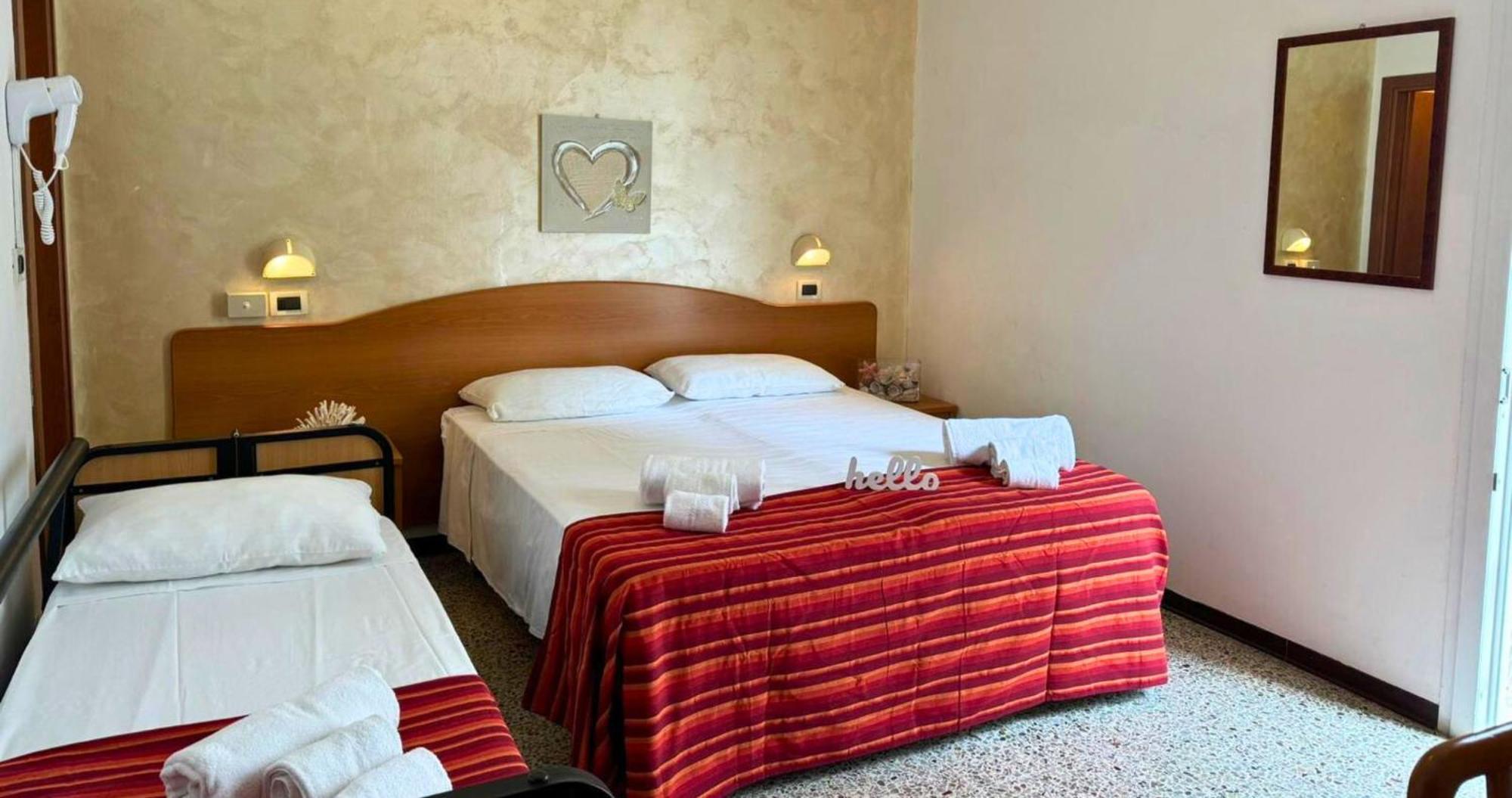 Hotel Caruso Римини Екстериор снимка