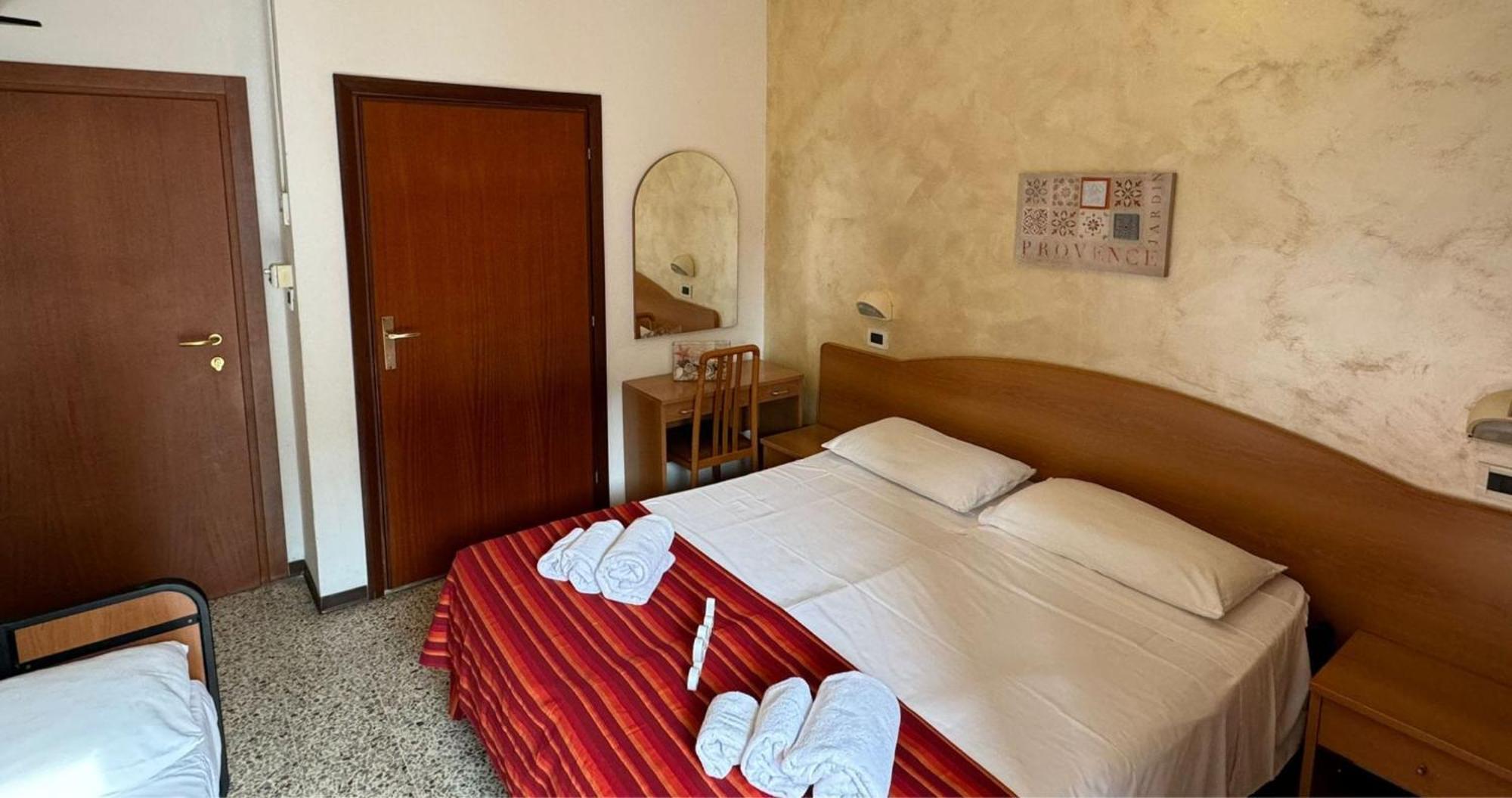 Hotel Caruso Римини Екстериор снимка
