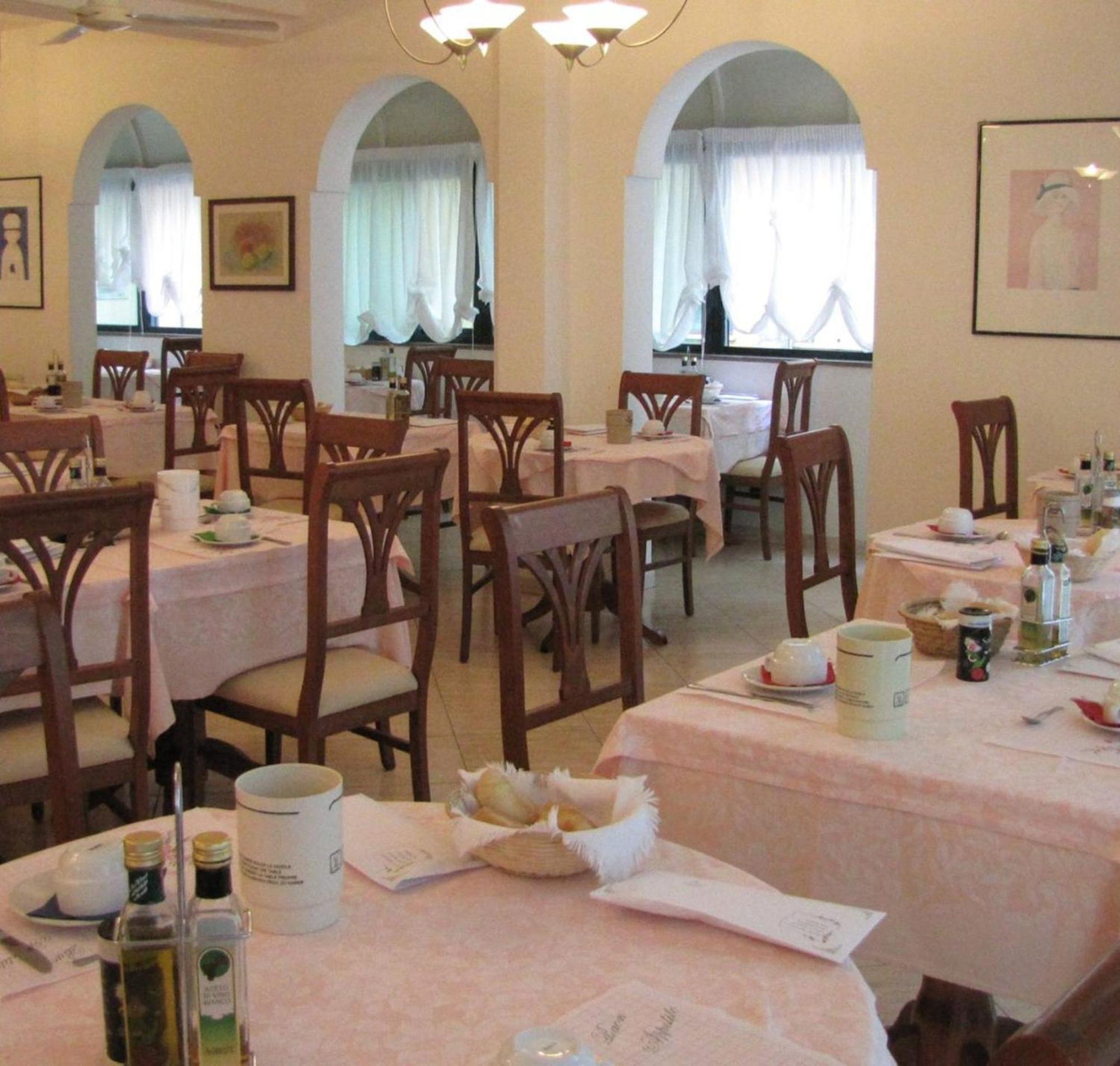 Hotel Caruso Римини Екстериор снимка