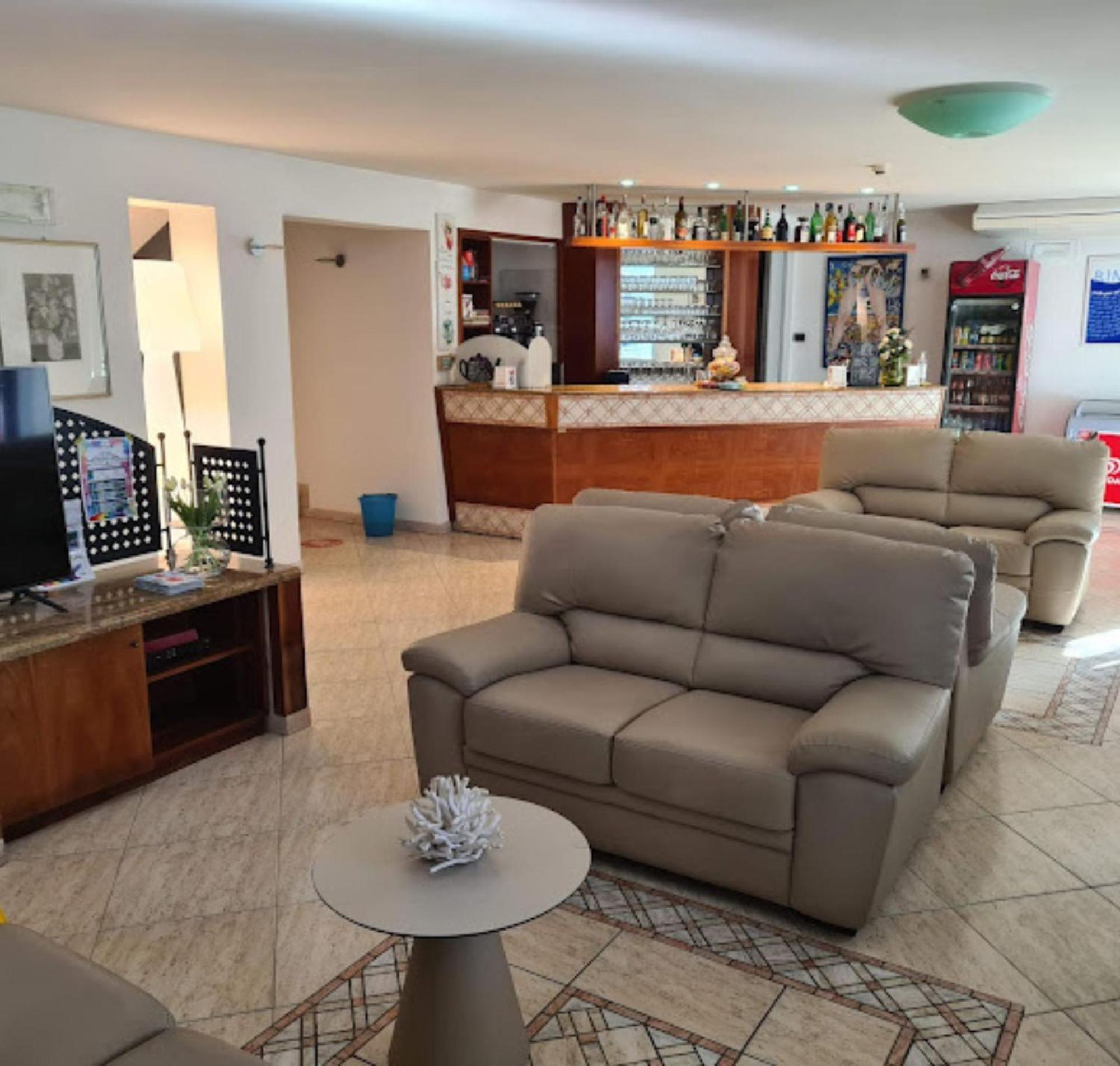 Hotel Caruso Римини Екстериор снимка