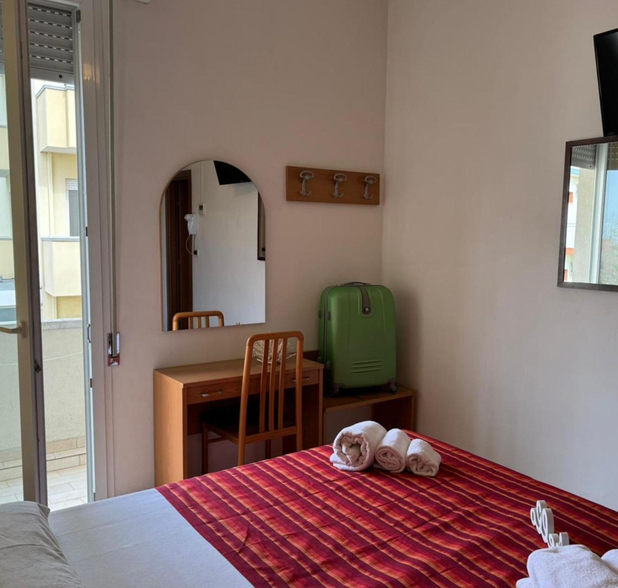 Hotel Caruso Римини Екстериор снимка