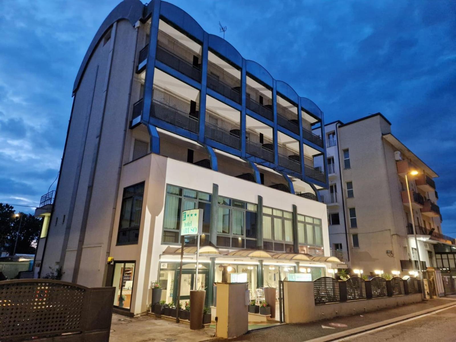 Hotel Caruso Римини Екстериор снимка