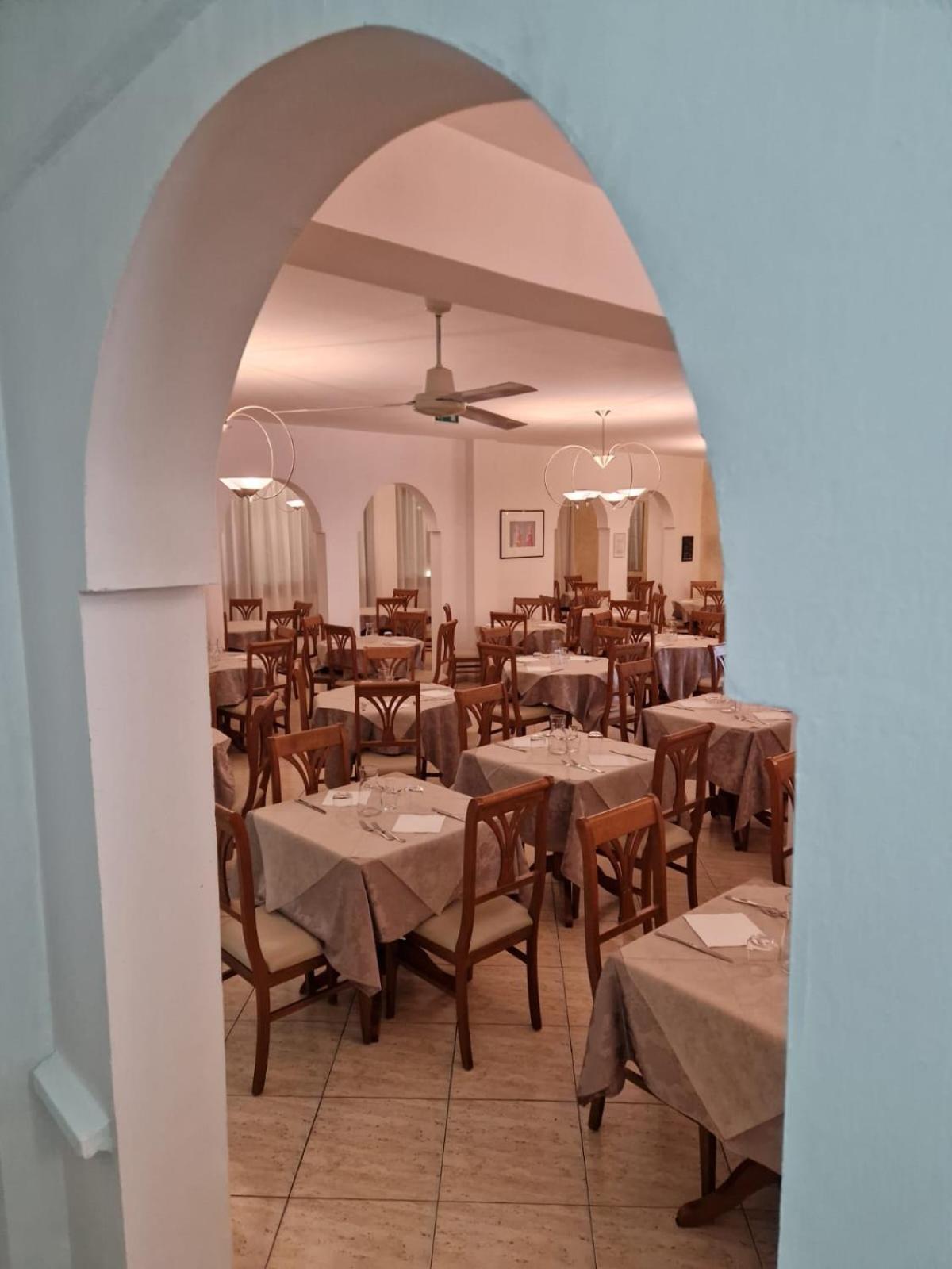 Hotel Caruso Римини Екстериор снимка