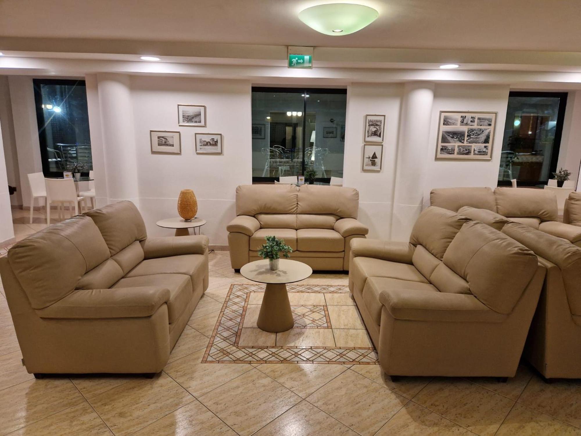 Hotel Caruso Римини Екстериор снимка
