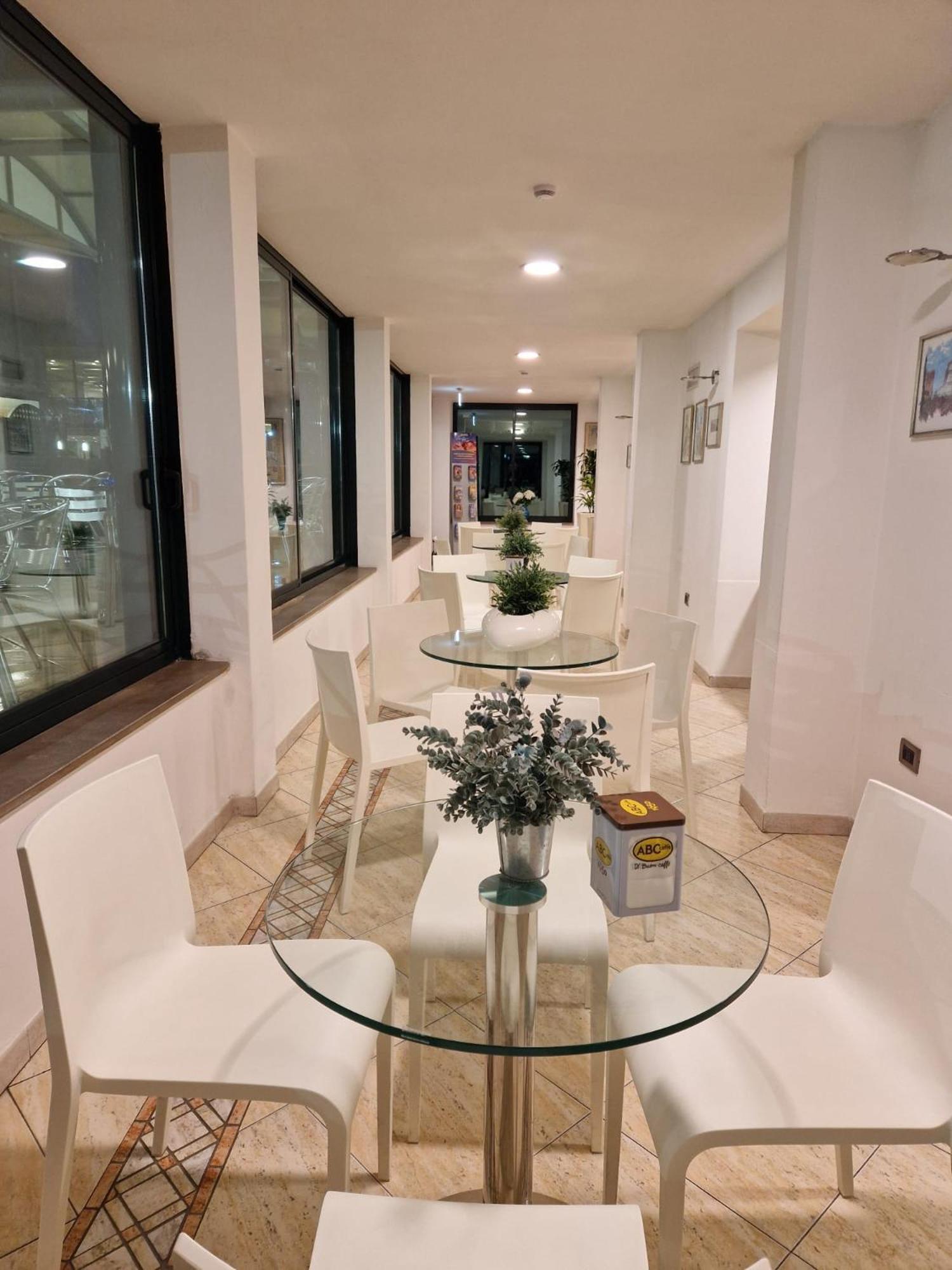 Hotel Caruso Римини Екстериор снимка