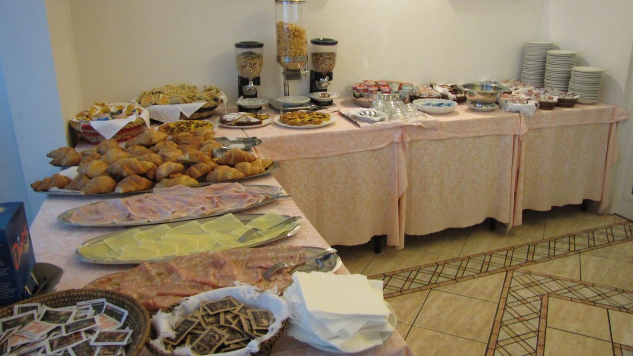 Hotel Caruso Римини Екстериор снимка