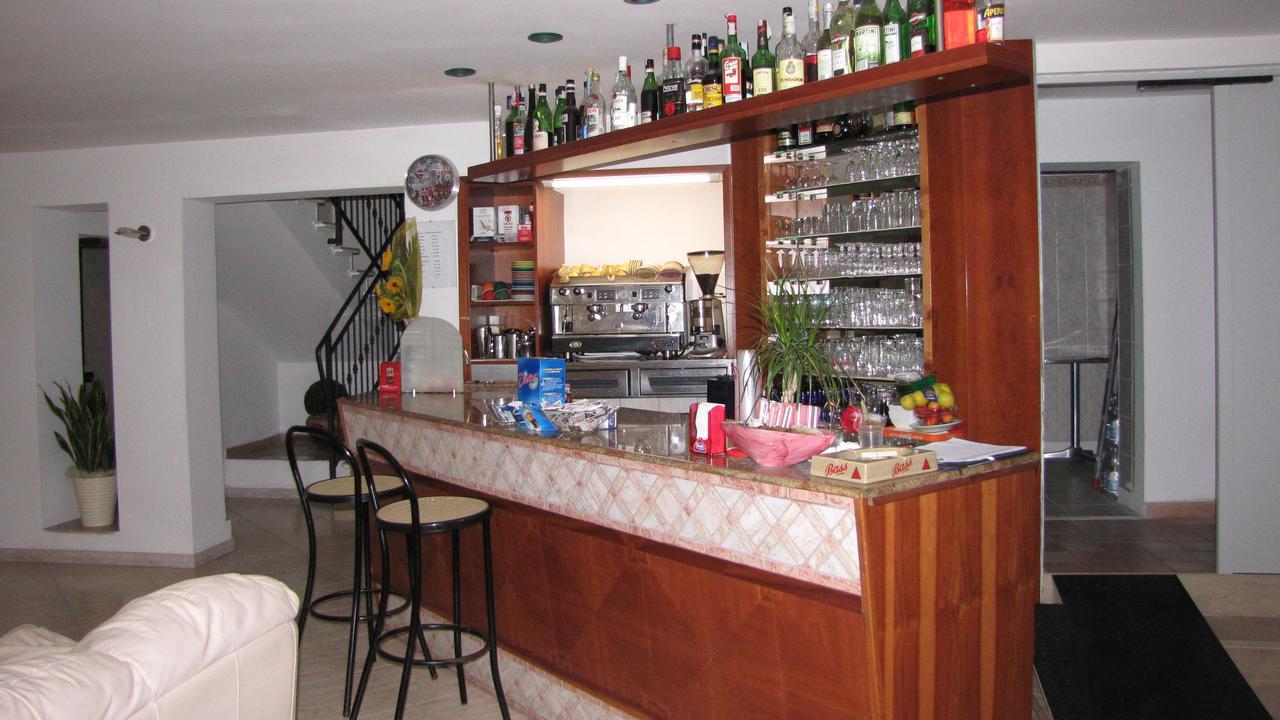 Hotel Caruso Римини Екстериор снимка