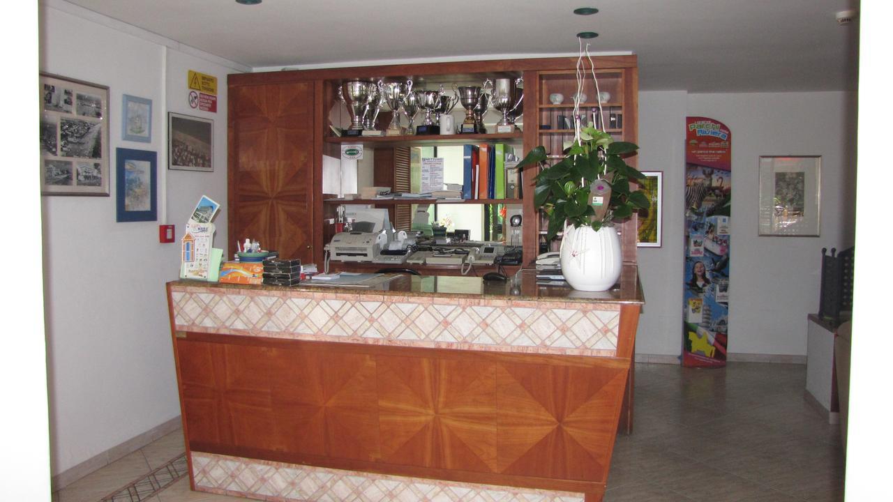 Hotel Caruso Римини Екстериор снимка