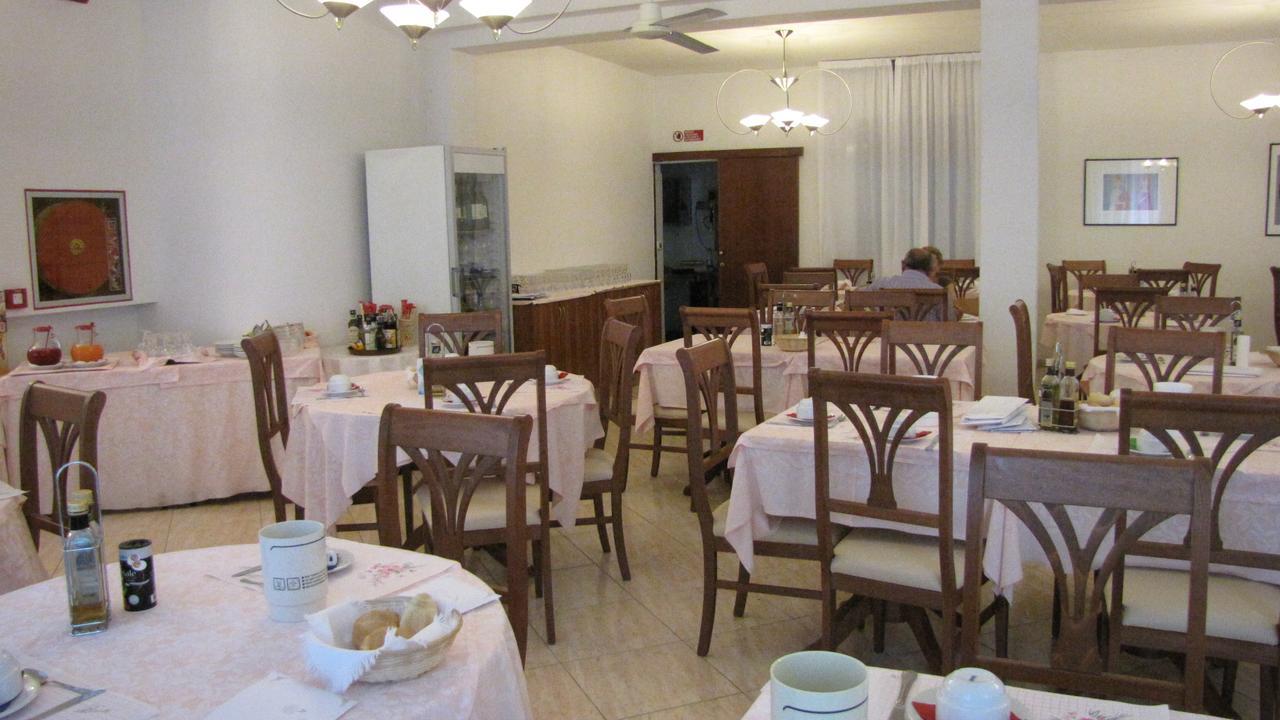 Hotel Caruso Римини Екстериор снимка